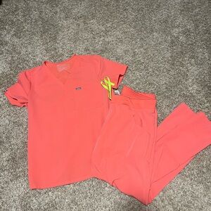 FIGS hot coral set